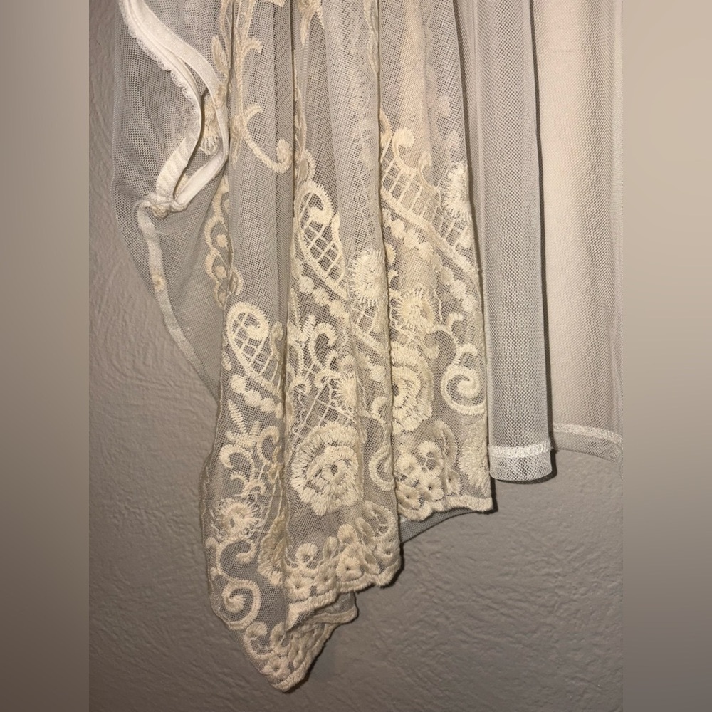 LA Hearts Lace Sheer Off White Kimono with Embroidered Details - Picture 4 of 4